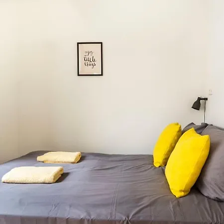 Apartament Family At Mauerpark Selfcheckin Street Parking