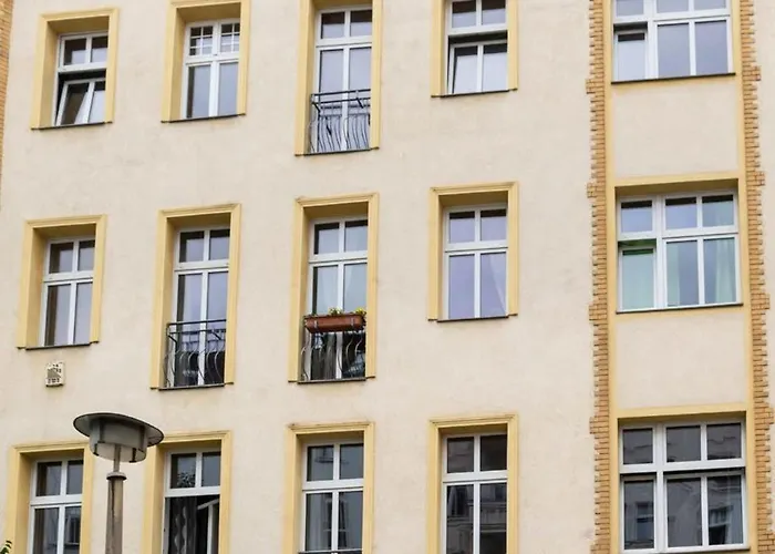 Family At Mauerpark Selfcheckin Street Parking برلين