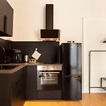 Family At Mauerpark Selfcheckin Street Parking Βερολίνο