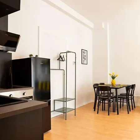 Family At Mauerpark Selfcheckin Street Parking * Βερολίνο